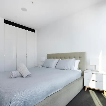 2Br Cbd Pad, City Views, Free Parking, Pool, Gym Melbourne Exterior photo