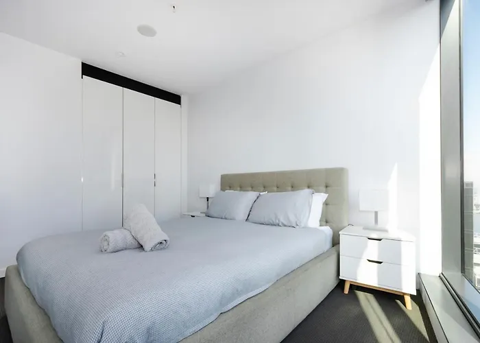 2Br Cbd Pad, City Views, Free Parking, Pool, Gym